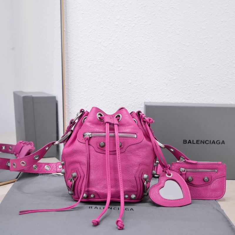Ba*len*cia*ga bucket bags